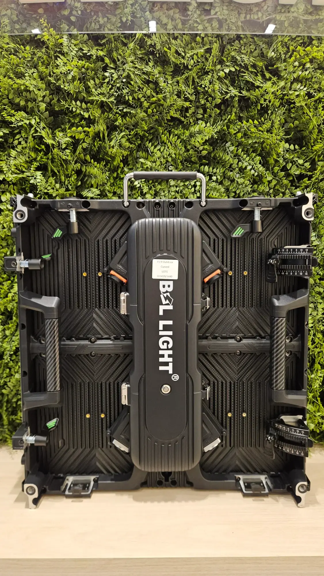 Painel de LED P2.976 Outdoor Curvo 50x50