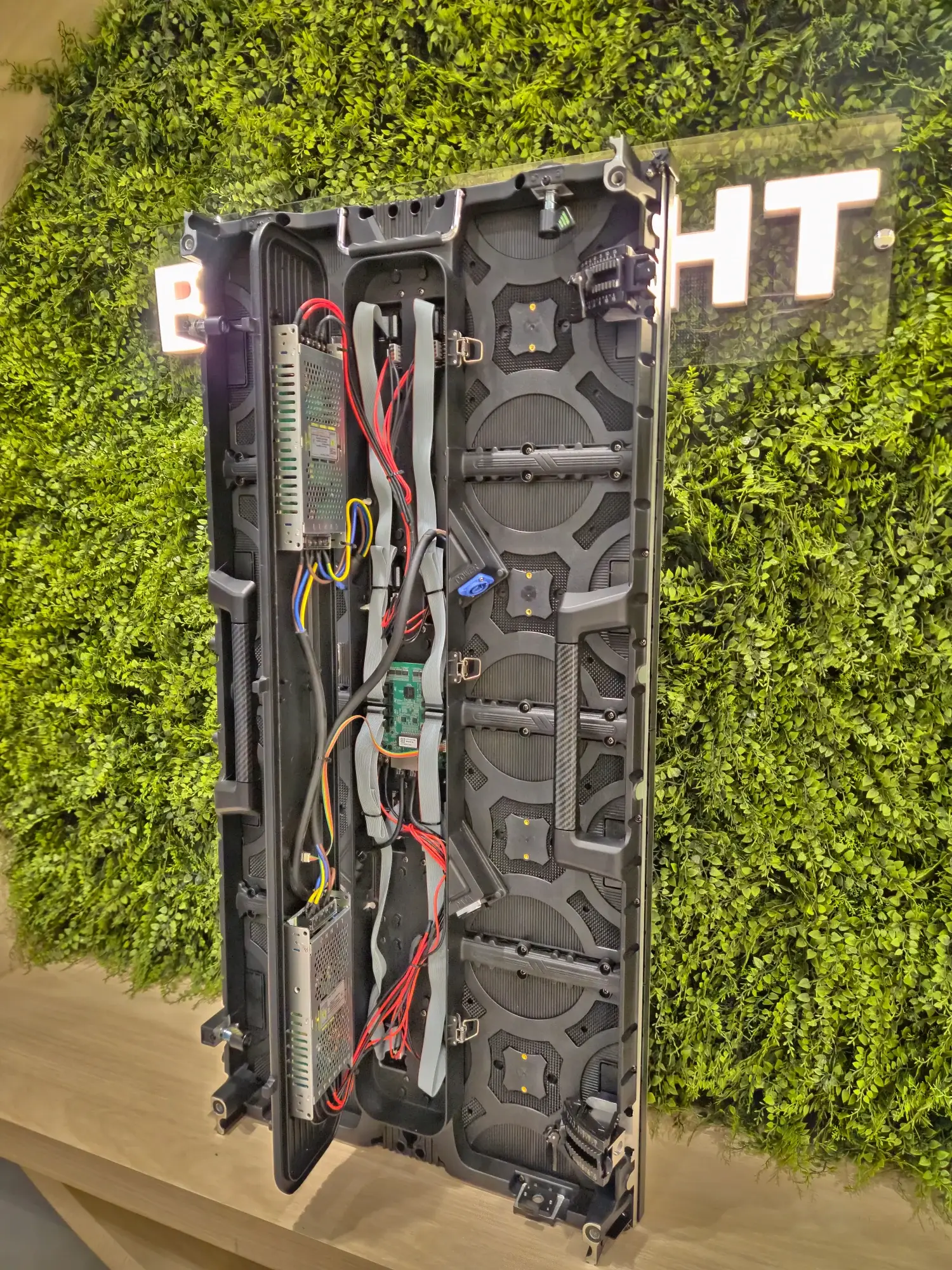 Painel de LED P3.91 Indoor Curvo 50x100, foto 6 de 6
